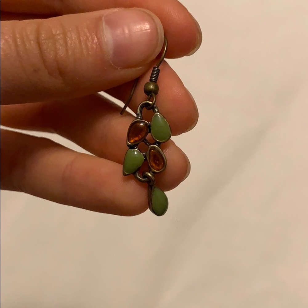Dangly earrings (amethyst and green colors)